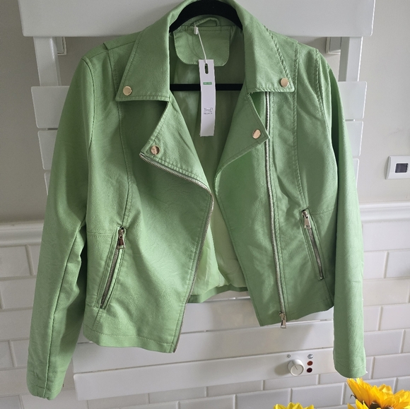Vegan leather green jacket. - Picture 3 of 10